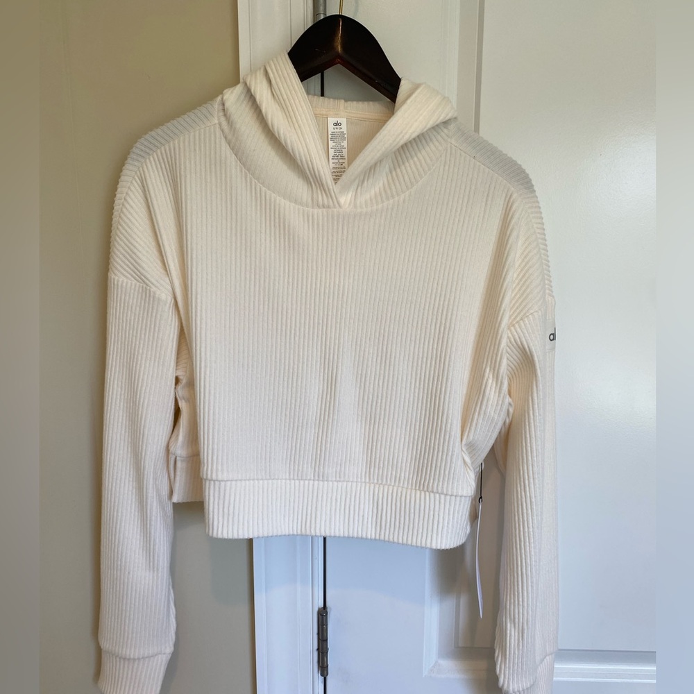 Brand new alo Muse sweatpants/sweatshirt color ivory size small